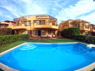 Luxury 6-Bedroom Villa with Private Pool in Ein Bay, Sokhna - 7