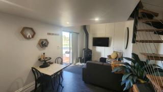 Magpie and Stump Hotel 'Nest Accommodation' - 2