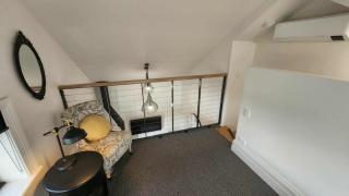 Magpie and Stump Hotel 'Nest Accommodation' - 1