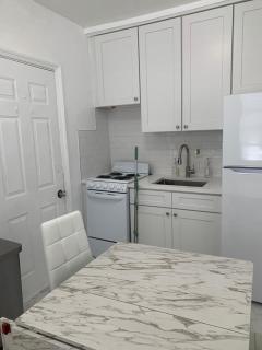 Cozy 1BR Beach Apartment Walk to Miami Beach - 9