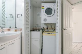 Inner City One Bedroom Apartment with Pool View 22 - 1