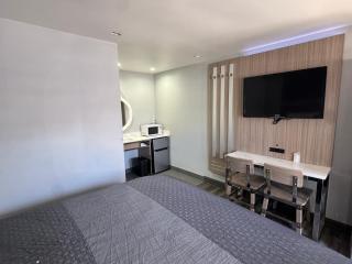 Bronco Motel South Central - 9