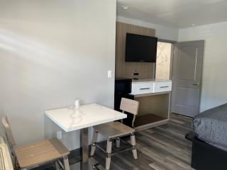 Bronco Motel South Central - 1