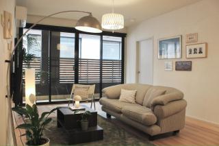 Stylish & Spacious 2BR Apt, Queen Vic Market & CBD - 0