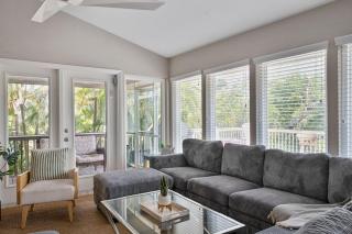 La Buena Vida - Bright Beachy Canal Front Steps to Beach PoolSpa Dock Beach Gear Dogs OK - 1