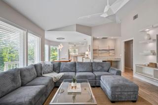 La Buena Vida - Bright Beachy Canal Front Steps to Beach PoolSpa Dock Beach Gear Dogs OK - 2