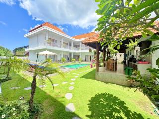 spacious bedroom close to Canggu beach - 1