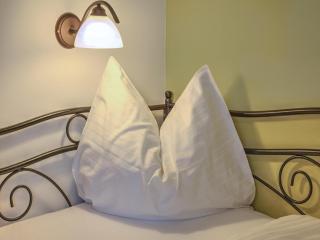 Tranquil Mountain Stay, Central & Sunny, cleaning included - 8