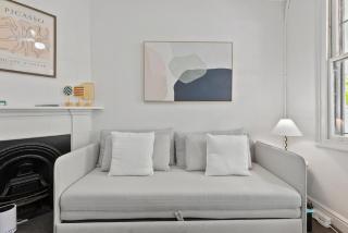 2BR Darlington Home for 6 with Balcony - 3