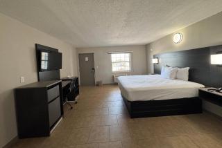 Travelodge by Wyndham Venice - 5