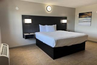 Travelodge by Wyndham Venice - 3