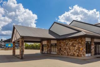 Days Inn by Wyndham Branson Ozarks - 9