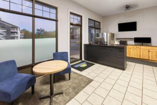 Days Inn by Wyndham Branson Ozarks - 7