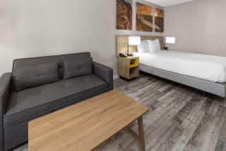 Days Inn by Wyndham Branson Ozarks - 2