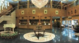 Golden Lustre Hotel - 4