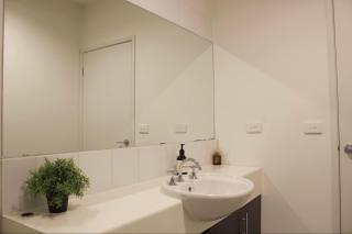 Stylish & Spacious 2BR Apt, Queen Vic Market & CBD - 3