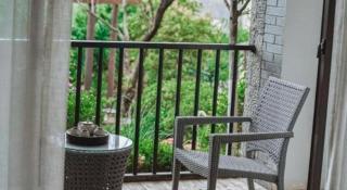 Erhai Lake Seclusion Life - 1