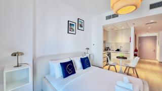 Modern Studio in Waters Edge Pool & Canal Views - 7