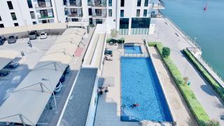 Modern Studio in Waters Edge Pool & Canal Views - 3