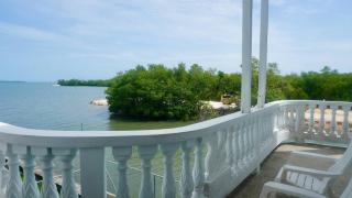 See Belize WATERSIDE Sea View Apt for 6 with Kitchen, Balcony, Infinity POOL & Overwater Deck, 2nd Floor - 9