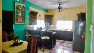 See Belize WATERSIDE Sea View Apt for 6 with Kitchen, Balcony, Infinity POOL & Overwater Deck, 2nd Floor - 6