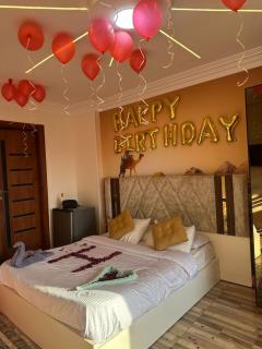 jacuzzi & panoramic pyramids view - 3