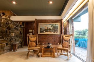 Retro House - Rafina - 1