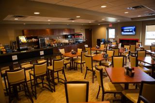 Best Western Plus Service Inn & Suites - Lethbridge - 3