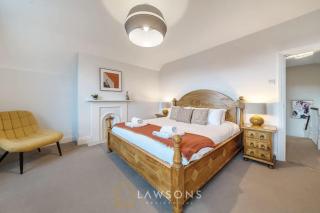 Luxury 5BR Villa I Central & Free Parking - 4