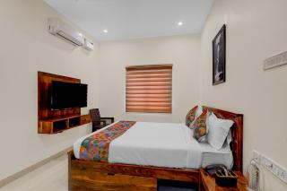 FabHotel Sejour Royal - 2
