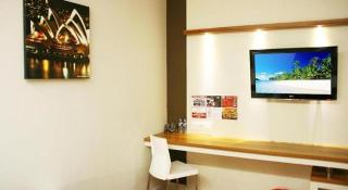 Life Hotel Sudirman Surabaya - 4