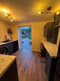 Winsford Woodford Cottage - Cozy Retreat - 5