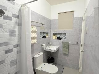 J and J Transient House - 2