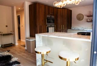 Elegant Contemporary Private Bungalow - 9