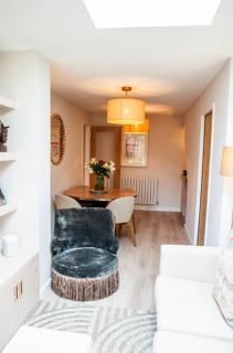 Elegant Contemporary Private Bungalow - 4