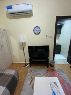 Affordable & Stylish Studio Near Downtown - 5