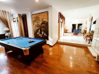 Yellow hourse Luxury Pool Villa - 8