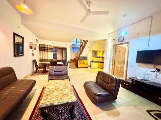 The Kufri Mansion I Three-Bedroom Villa l Charvi Retreat by Exotic Stays - Kufri - 2