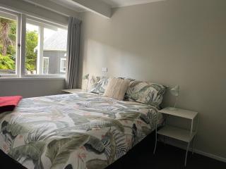 Relax in the Garden Suite - 8