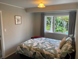 Relax in the Garden Suite - 6