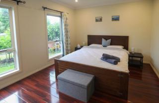 KozyGuru | Richmond | Stylish 3-Bedroom City Gem - 0