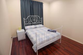 KozyGuru | Richmond | Stylish 3-Bedroom City Gem - 6