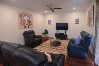 KozyGuru | Richmond | Stylish 3-Bedroom City Gem - 8