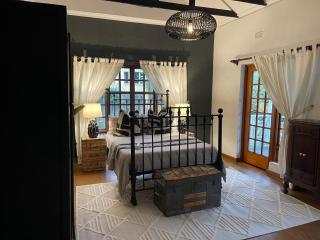 Sandton Farmhouse - 3
