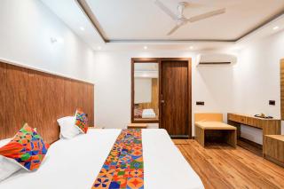 FabHotel Golden Inn - 7