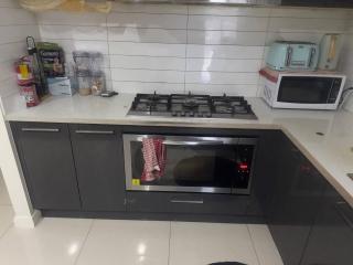 Luxury Melton House Room 1 - 8