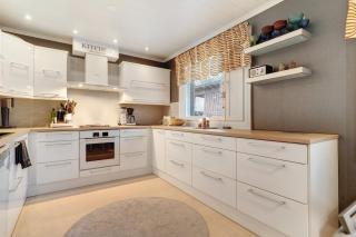 Frostlight Villa - 4