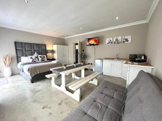 OR Tambo Stay Unit 1 - 5