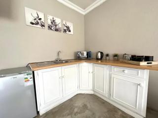 OR Tambo Stay Unit 1 - 1