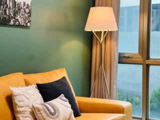 Spacious 1BR with 300MBPS Internet near High Street BGC - 8